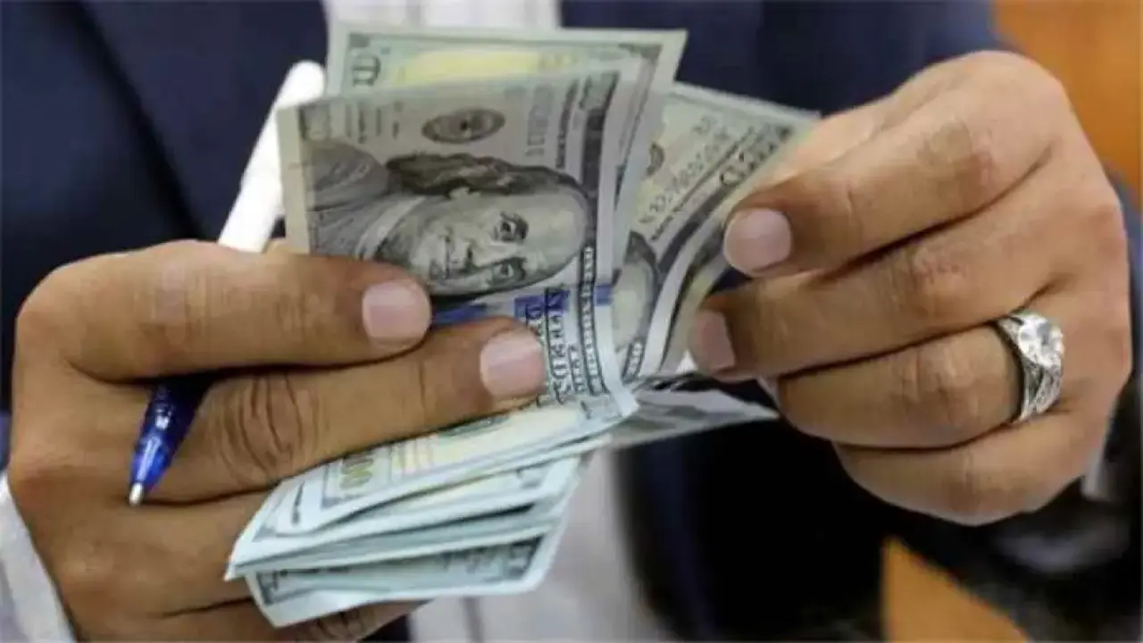 تباين حاد بأسعار الدولار يصل إلى 300% بين صنعاء وعدن
